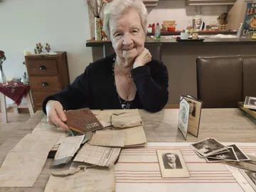 Elza Beyens met het aangemelde dagboek